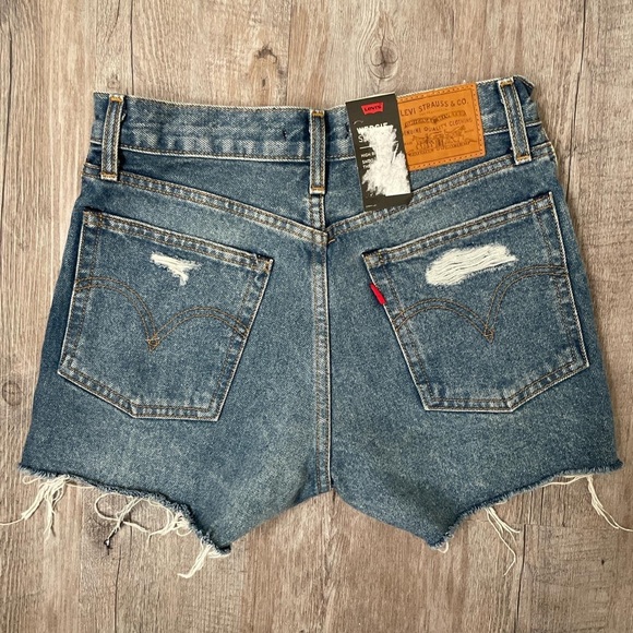 Levi’s Denim Wedgie Shorts - Picture 2 of 2